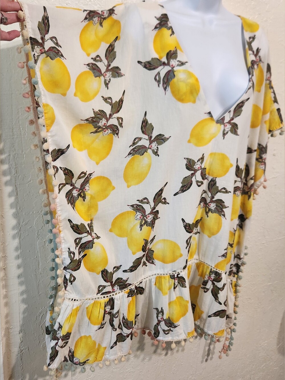 Moon Orchid Lemon Print Pom-Pom Trim Poncho NWOT ONE SIZE - Picture 3 of 10